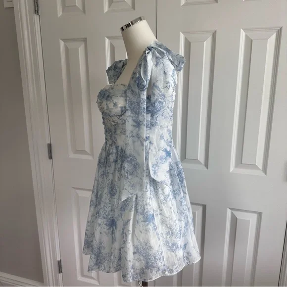 Petal and Pup Blue White Floral Coquette Lite Fabric Summer Dress Size M - Picture 10 of 16